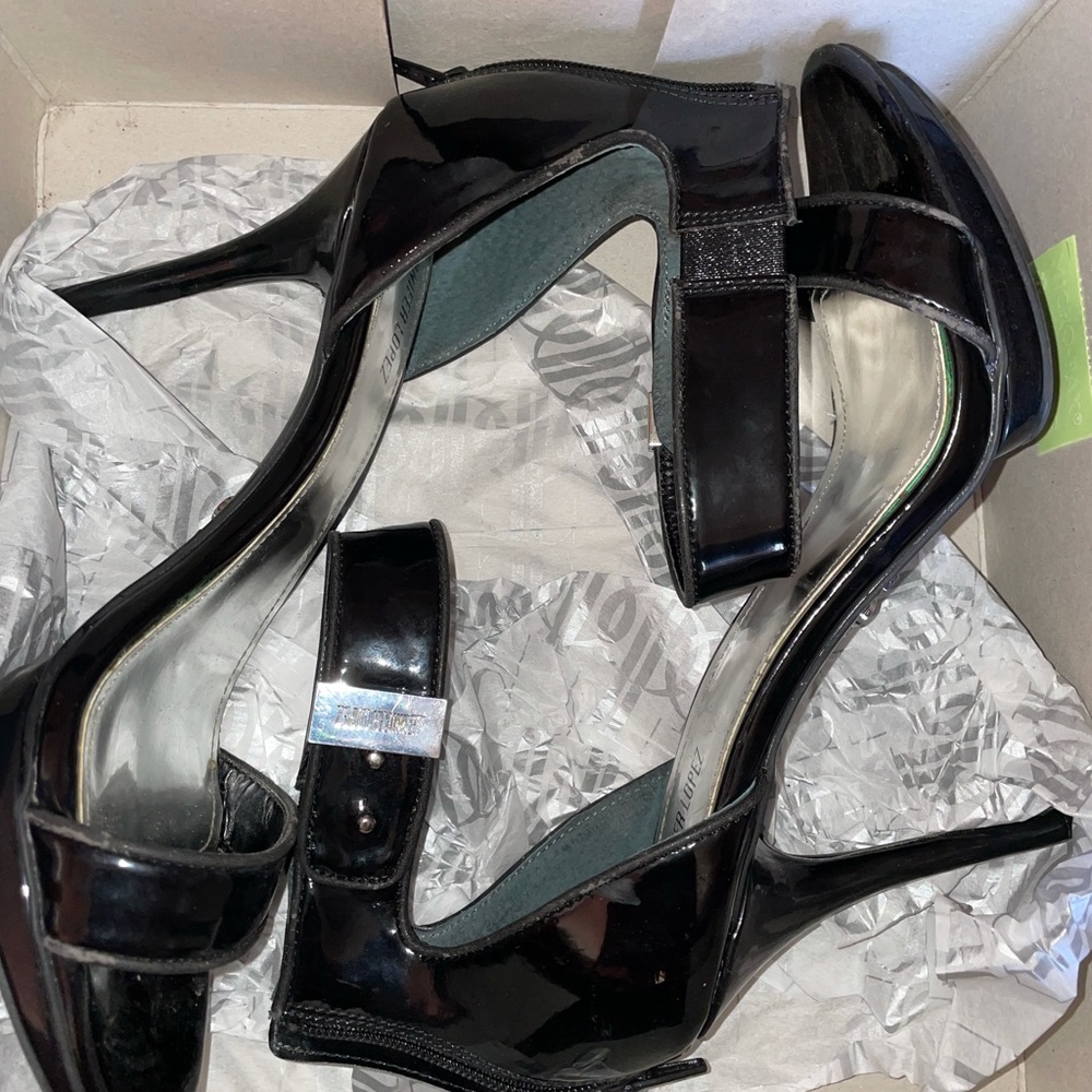 WOMENS WORN IN FAIR CONDITION JENNIFER LOPEZ HEEL